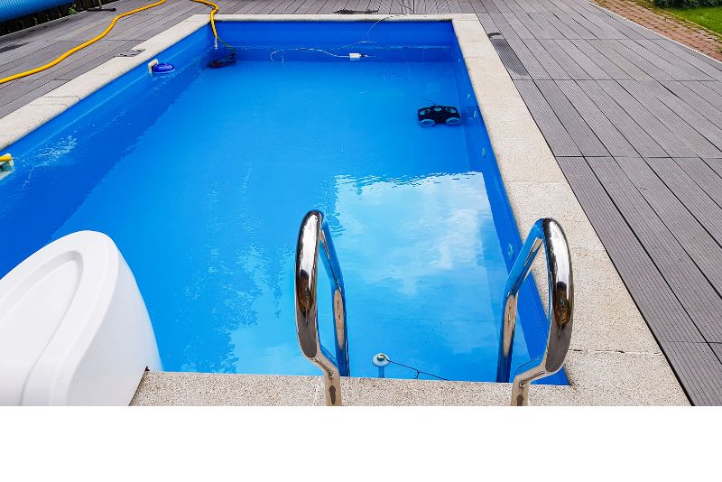 above the ground pool cleaning service